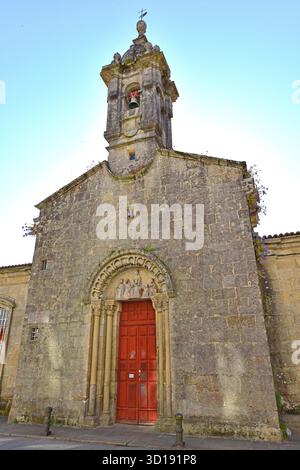 Santiago de Compostela, San Félix de Solovio o San Fiz de Solovio (romanico e barocco, XII-XVIII secolo). Portale romanico e campanile barocco Foto Stock