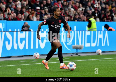 Leverkusen, Germania. 26 ottobre 2025. Fussball; Spieltag 08; 1. Bundesliga; Saison 2025/2026; Bayer Leverkusen gegen SC Freiburg AM 26.10.2025 a Leverkusen. UBz: 13 Arthur, Bayer Leverkusen. Credito: dpa/Alamy Live News Foto Stock