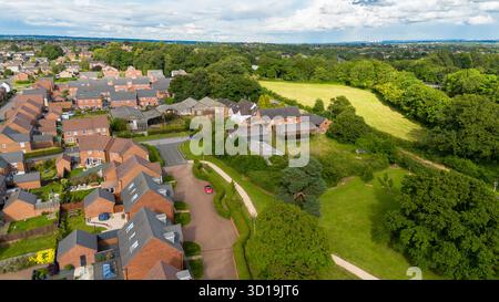 Vista aerea del villaggio di Cotchett e delle vicine fattorie di Mickleover, Derby, circondate dalla campagna. Foto Stock