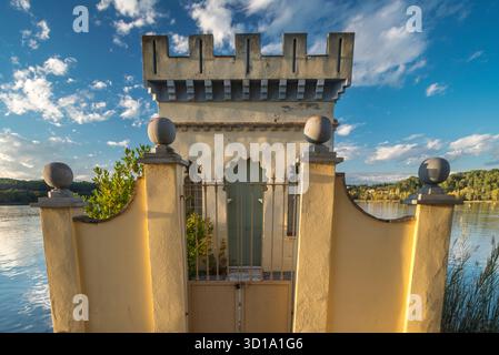INGRESSO PRINCIPALE PESQUERA LA CARPA D’OR BOATHOUSE LAGO DI BANYOLES PLA DE L’ESTANY PROVINCIA DI GIRONA CATALOGNA SPAGNA Foto Stock