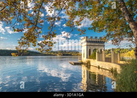PESQUERA LA CARPA D’OR BOATHOUSE LAGO DI BANYOLES PLA DE L’ESTANY PROVINCIA DI GIRONA CATALOGNA SPAGNA Foto Stock