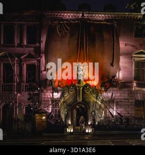 L'acquisizione dei vichinghi presso il club privato di Annabel a Mayfair ha trasformato il suo esterno per halloween. Foto Stock