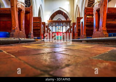 All'interno, Legbourne Village Church, Lincolnshire, Regno Unito, Inghilterra, Church, Village, Village Church, Legbourne UK, Legbourne Lincolnshire, finestra della chiesa Foto Stock