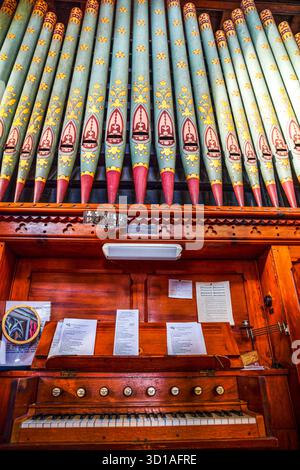 All Saints Church, Legbourne Village Church, Lincolnshire, Regno Unito, Inghilterra, organo, organo, tastiera, organo a canne, organo a canne da chiesa, canne d'organo, Foto Stock