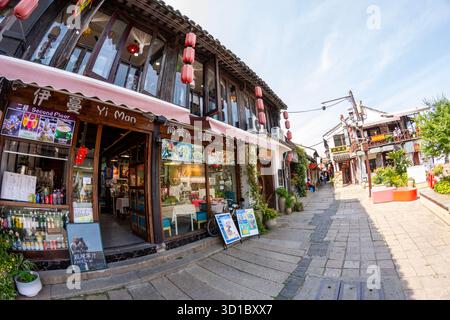 Tipica strada stretta a Zhujiajiao, Cina. Foto Stock