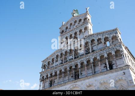 Lucca, Italia facciata frontale della Chiesa di San Michele in foro Foto Stock