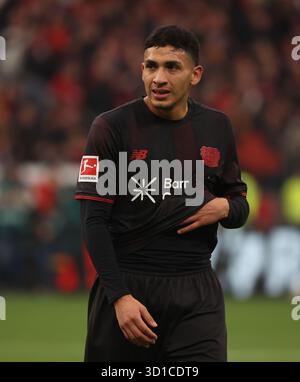Leverkusen, Germania. 26 ottobre 2025. Ezequiel Fernandez (B04), Leverkusen, Deutschland, 26.10.2025, Fussball Bundesliga, 8) Spieltag, Bayer 04 Leverkusen - SC Freiburg. LE NORMATIVE DFL VIETANO QUALSIASI USO DI FOTOGRAFIE COME SEQUENZE DI IMMAGINI E/O QUASI-VIDEO crediti: Juergen Schwarz/Alamy Live News Foto Stock