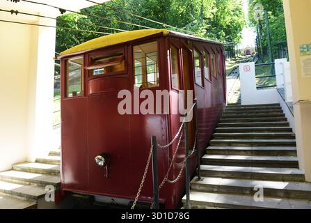La funicolare che sale fino alla piattaforma di osservazione Aleksotas a Kaunas, Lituania. Foto Stock
