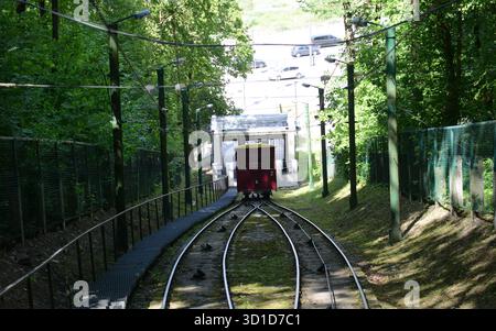 La funicolare che sale fino alla piattaforma di osservazione Aleksotas a Kaunas, Lituania. Foto Stock
