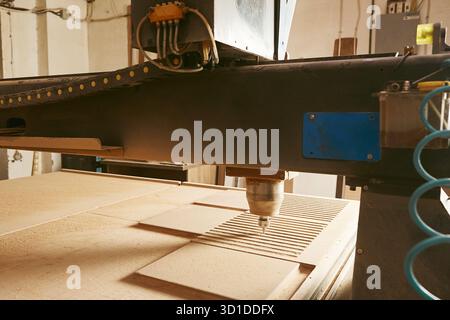 Tagliablegname CNC, macchina a controllo numerico. Foto Stock