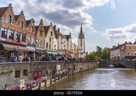 Rozenhoedkaai, Rosary Quay, la parte più famosa del canale di Bruges, Belgio Foto Stock