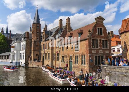 Rozenhoedkaai, Rosary Quay, la parte più famosa del canale di Bruges, Belgio Foto Stock