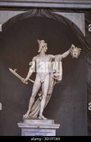 Statue romane all'interno dei Musei Vaticani - Roma, Italia Foto Stock