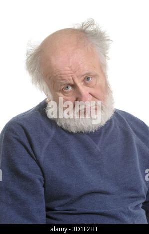 Triste deprimente vecchio uomo calvo, ritratto isolato sul bianco. triste nonno Foto Stock