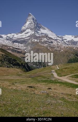 Il Mighty e bello Matterhorn Peak, Vista da Zermatt - la famosa e iconica montagna svizzera nelle Alpi, Zermatt, Vallese, Svizzera Foto Stock