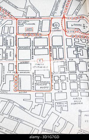 Mappa vintage ravvicinata del centro di Firenze, con le sue strade come via Strozzi e Piazza della Signoria. Foto Stock