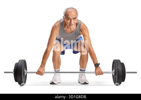 Uomo anziano che solleva pesi pesanti isolato su sfondo bianco Foto Stock
