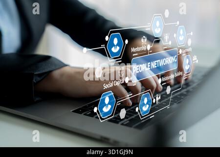 Una vista ravvicinata della digitazione manuale su un laptop, con icone digitali che rappresentano le connessioni di rete e sociali, che illustrano i professionisti moderni Foto Stock