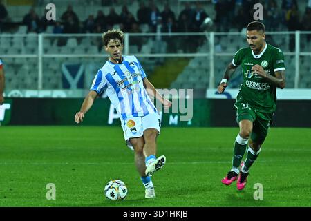 Pescara, Italia. 28 ottobre 2025. Matteo Dagasso di Delfino Pescara durante la partita di serie B BKT tra Pescara calcio e US Avellino 1912 allo Stadio Adriatico-Cornacchia il 28 ottobre 2025 a Pescara. ( Crediti: Andrea Iommarini/Alamy Live News Foto Stock