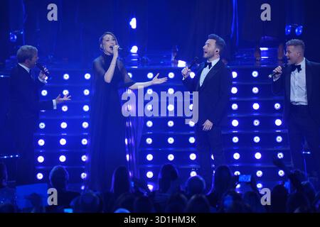 Loren Allred si esibisce con Westlife alla Royal Albert Hall di Londra. Data foto: Martedì 28 ottobre 2025. Foto Stock