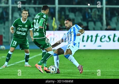 Pescara, Italia. 28 ottobre 2025. Gaetano Letizia di Delfino Pescara durante la partita di serie B BKT tra Pescara calcio e US Avellino 1912 allo Stadio Adriatico-Cornacchia il 28 ottobre 2025 a Pescara. Credito: Agenzia fotografica indipendente/Alamy Live News Foto Stock