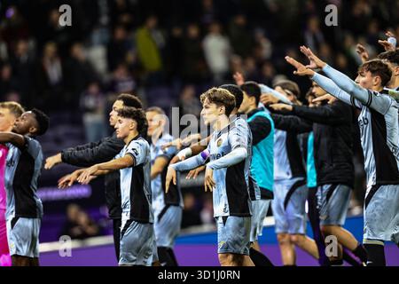 Anderlecht, Belgio. 28 ottobre 2025. I giocatori dell'Anderlecht festeggiano dopo aver vinto una partita di calcio tra RSC Anderlecht e KVK Ninove (N1) nella 1/16 finale della Coppa del Belgio Croky, martedì 28 ottobre 2025 a Bruxelles. BELGA PHOTO BRUNO FAHY credito: Belga News Agency/Alamy Live News Foto Stock
