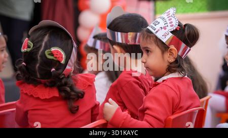 Celebrazioni della Festa della Repubblica in Turchia i bambini celebrano il 102 ° anniversario della Festa della Repubblica della Turchia, una festa nazionale che commemora il 29 ottobre 1923, quando Mustafa Kemal Atatürk proclamò la fondazione della Repubblica di Turchia. Gaziantep, Turchia 29 ottobre 2025. Gaziantep Turchia Copyright: XMohammadxBashirxAldaherx Foto Stock