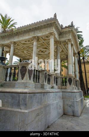 Palchetto della musica in Piazza Castelnuovo, Palermo, Sicilia, Italia. Architettura civica neoclassica del XIX secolo. Colonne corinzie Foto Stock