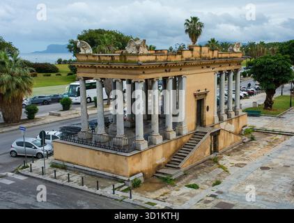 Palchetto della musica del XIX secolo nel quartiere Kalsa, Palermo, Sicilia, Italia. Architettura civica neoclassica con colonne doriche Foto Stock
