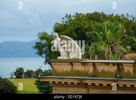 Palchetto della musica del XIX secolo nel quartiere Kalsa, Palermo, Sicilia, Italia. Architettura civica neoclassica coronata da 4 grifoni Foto Stock