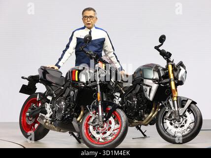 Tokyo, Giappone. 29 ottobre 2025. La casa automobilistica giapponese Suzuki Motor, presidente Toshihiro Suzuki, espone la nuova moto GSX-8T (R) e GSX-8TT (L) che saranno presto in vendita in anteprima stampa del Japan Mobility Show 2025 a Tokyo mercoledì 29 ottobre 2025. Il Japan Mobility Show 2025 si terrà dal 31 ottobre al 9 novembre. (Foto di Yoshio Tsunoda/AFLO) Foto Stock