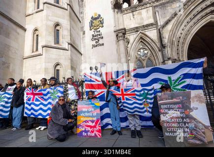Richiesta di controllo giurisdizionale per le Isole Chagos. Due collegati. I casi contestano le decisioni del governo britannico riguardanti i Chagossiani a causa della mancanza di consultazioni ab Foto Stock