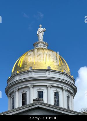 Vista ravvicinata della cupola d'oro e della statua di Cerere, dea romana dell'agricoltura e del grano. Foto Stock