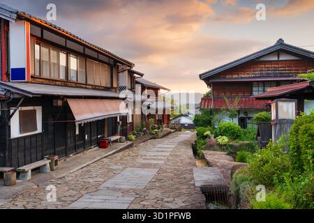 Magome, Giappone lungo il sentiero Nakasendo al crepuscolo. Foto Stock