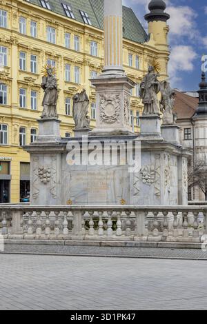 Brno, Moravia, Repubblica Ceca - 5 marzo 2023: Colonna della peste del XVII secolo (Morovy sloup) situata in Piazza della libertà. Foto Stock