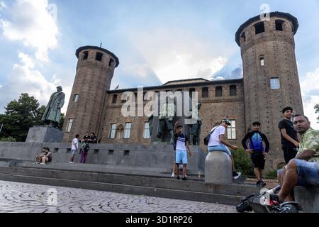 Siviglia, Siviglia - Spagna â€“ 04-19-2024: Facciata dello storico Palazzo Madama a Torino, Italia Foto Stock