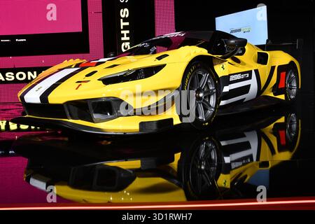 Scarperia, Italia - 24 ottobre 2025: Ferrari 296 GT3 in mostra durante le finali del mondo Ferrari 2025 sul circuito del Mugello in Italia. Foto Stock