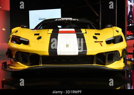Scarperia, Italia - 24 ottobre 2025: Ferrari 296 GT3 in mostra durante le finali del mondo Ferrari 2025 sul circuito del Mugello in Italia. Foto Stock