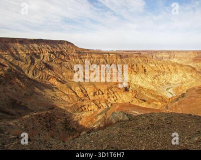 Il Fish River Canyon, da un punto panoramico a Hobas, nella luce dorata del mattino presto Foto Stock