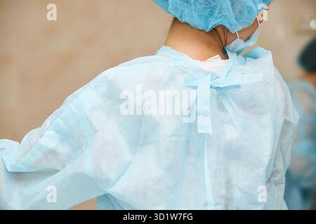 Funzionamento al microscopio laser oftalmologico. Chirurgia medica in clinica Foto Stock