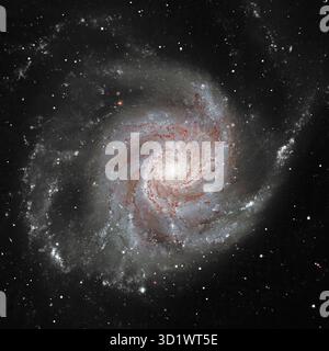 Pinwheel Galaxy Messier 101, M101 nella costellazione Ursa gli elementi principali di questa immagine sono forniti dalla NASA. Foto Stock