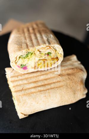 Primo piano del Sandwich Falafel Wrap Foto Stock