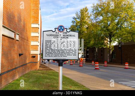 Nashville, Tennessee - 25 ottobre 2025, marcatore storico del Vanderbilt Memorial Gymnasium Foto Stock