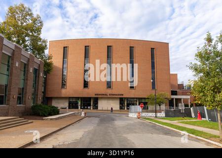 Nashville, Tennessee - 25 ottobre 2025: Vanderbilt Memorial Gymnasium nel campus della Vanderbilt University Foto Stock
