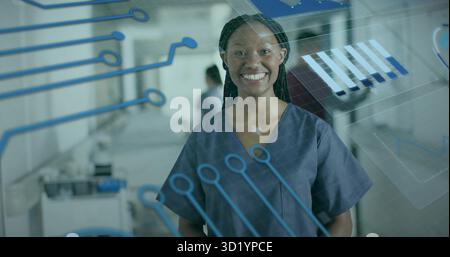 Infermiere esaminatore in scrub blu che interagisce con display digitale in corridoio ospedale, carrello medico Foto Stock