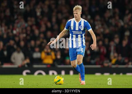 Londra, Regno Unito. 29 ottobre 2025. Jan Paul van Hecke di Brighton & Hove Albion durante la partita Arsenal contro Brighton & Hove Albion Carabao Cup del 16° turno all'Emirates Stadium di Londra, Inghilterra il 29 ottobre 2025 Credit: Dylan Hepworth/Every Second Media Credit: Every Second Media/Alamy Live News Foto Stock