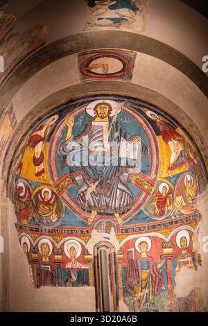 Abside di Sant Climent de Taüll, pittura romanica della decorazione murale serie della chiesa di San Climent de Taüll a Boí V Foto Stock