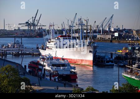 La nave museo Cap San Diego alla mattina del fruehen ad Hamburger Hafen, Germania, Europa Foto Stock