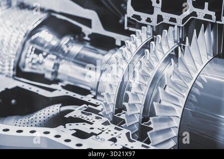 Motore interno con turbina a gas, High Precision Advance Engineering. Rotore con pale della ventola di grandi dimensioni in motori a getto o centrali elettriche a vapore. Foto Stock