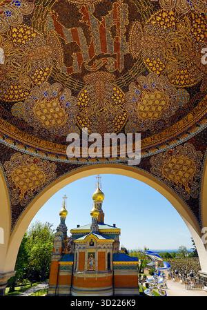 Ausblick aus dem Pavillion mit dem Mosaik auf die Russische Kapelle, Mathildenhoehe, UNESCO-Welterbe, Darmstadt, Assia, Deutschland, Europa Foto Stock